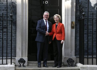 İngiltere Başbakanı Keir Starmer ve Avrupa Komisyonu Başkanı Ursula von der Leyen, 24 Nisan 2025 'te İngiltere' nin başkenti Londra 'da 10..