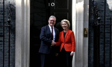 İngiltere Başbakanı Keir Starmer ve Avrupa Komisyonu Başkanı Ursula von der Leyen, 24 Nisan 2025 'te İngiltere' nin başkenti Londra 'da 10..