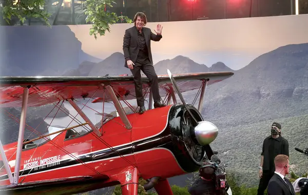 Tom Cruise, 15 Mayıs 2025 'te Londra, İngiltere' deki Leicester Meydanı 'ndaki The Final Reckoning Global Premiere' e katılıyor..