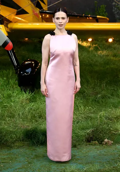 Hayley Atwell, 15 Mayıs 2025 'te Londra, İngiltere' de Leicester Meydanı 'ndaki The Final Reckoning Global Prömiyeri' ne katıldı..
