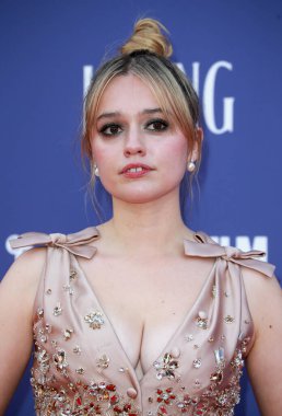 Aimee Lou Wood, 9 Ekim 2022 'de İngiltere' deki The Royal Festival Hall 'da Yaşam' ın ilk gösterimine katılır..