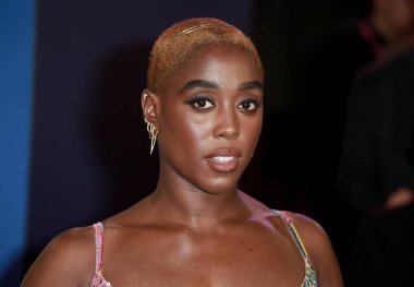 Lashana Lynch, 5 Ekim 2022 'de Londra, İngiltere' de bulunan Royal Festival Hall 'da düzenlenen Londra Film Festivali' nde Roald Dahl 'ın 