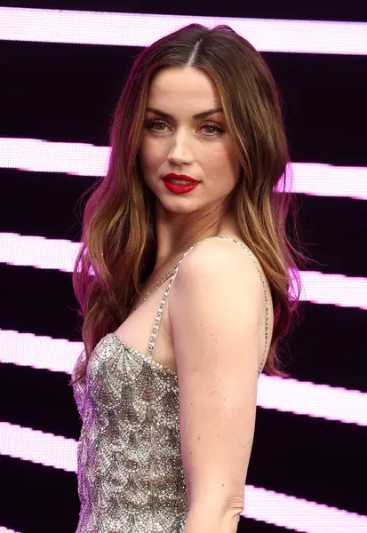 Ana de Armas, 22 Mayıs 2025 'te Londra' da Sinema Dünyası Leicester Meydanı 'nda John Wick Balerin' in dünya prömiyerine katılır..