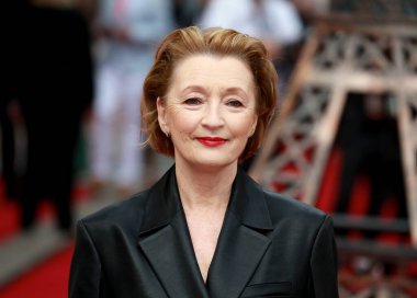 Lesley Manville, 25 Eylül 2022 'de Londra, İngiltere' deki Bayan Harris Paris 'e gider..