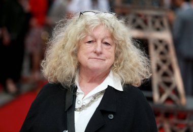 Jenny Beavan, 25 Eylül 2022 'de Londra' daki Bayan Harris Paris 'e gider..