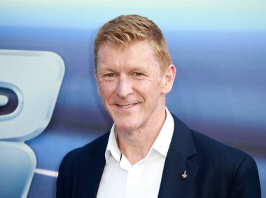 Binbaşı Tim Peake 14 Haziran 2022 'de Londra, İngiltere' deki Işıkyılı İngiliz film galasına katılır..  