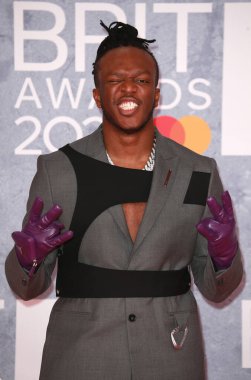 KSI, 2022 BRIT Ödülleri 'ne 8 Şubat 2022' de Londra, İngiltere 'deki The O2 Arena' da katılmıştır..