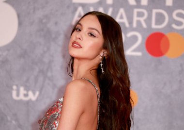 Olivia Rodrigo, 2022 BRIT Ödülleri 'ne 8 Şubat 2022' de Londra, İngiltere 'deki The O2 Arena' da katılmıştır..