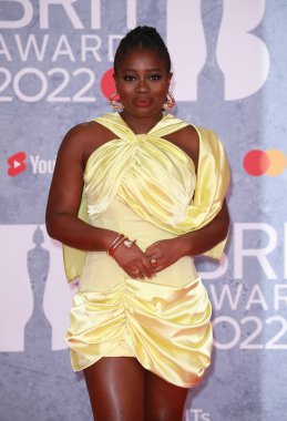 Clara Amfo, 2022 BRIT Ödülleri 'ne 08 Şubat 2022' de Londra 'da O2 Arena' da katılmıştır..