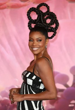 Gabrielle Union, 17 Kasım 2022 'de Londra, İngiltere' de Sinema Dünyası Leicester Meydanı 'ndaki Yabancı Dünya' nın İngiltere galasına katılır..