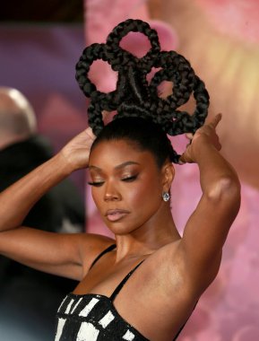Gabrielle Union, 17 Kasım 2022 'de Londra, İngiltere' de Sinema Dünyası Leicester Meydanı 'ndaki Yabancı Dünya' nın İngiltere galasına katılır..