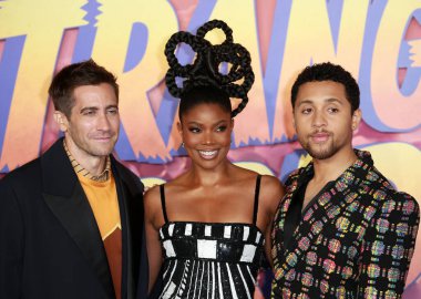 Jake Gyllenhaal, Gabrielle Union ve Jaboukie Young-White 17 Kasım 2022 'de Londra, İngiltere' deki Cineworld Leicester Meydanı 'ndaki İngiltere' nin Yabancı Dünya galasına katıldılar..