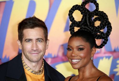 Jake Gyllenhaal ve Gabrielle Union 17 Kasım 2022 'de Londra, İngiltere' de bulunan Cineworld Leicester Meydanı 'nda düzenlenen Yabancı Dünya' nın İngiltere prömiyerine katıldılar..