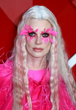 Kristen McMenamy, The Royal Albert Hall 'da The Fashion Awards 2022' ye 5 Aralık 2022 'de Londra' da katılmıştır..