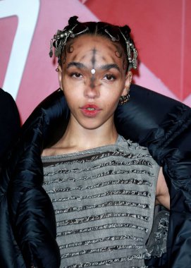 FKA Twigs, The Royal Albert Hall 'da The Fashion Awards 2022' ye 5 Aralık 2022 tarihinde Londra, İngiltere 'de katılmıştır..
