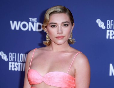 Florence Pugh, İngiltere 'nin İngiltere' deki The Royal Festival Hall galasına 7 Ekim 2022 'de Londra' da katıldı..