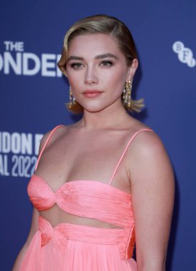 Florence Pugh, İngiltere 'nin İngiltere' deki The Royal Festival Hall galasına 7 Ekim 2022 'de Londra' da katıldı..