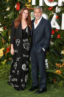 Julia Roberts ve George Clooney, İngiltere 'nin başkenti Londra' da bulunan Odeon Luxe Leicester Meydanı 'nda düzenlenen 