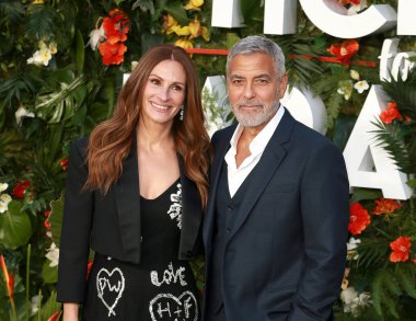 Julia Roberts ve George Clooney, İngiltere 'nin başkenti Londra' da bulunan Odeon Luxe Leicester Meydanı 'nda düzenlenen 
