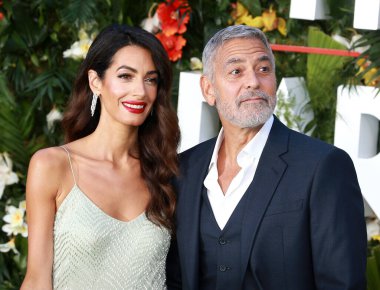 Amal Clooney ve George Clooney, İngiltere 'nin başkenti Londra' da bulunan Odeon Luxe Leicester Meydanı 'nda düzenlenen Dünya Cennete Yolculuk programına katıldılar..