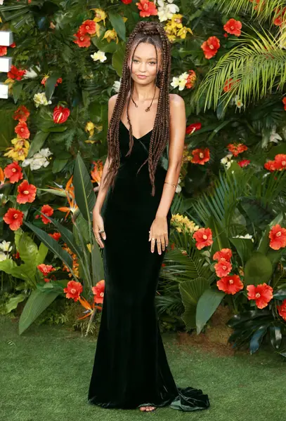 Nico Parker, İngiltere 'nin başkenti Londra' da bulunan Odeon Luxe Leicester Meydanı 'nda düzenlenen Dünya Cennete Bilet Fuarı' na katılmaktadır..