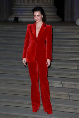 May Calamawy, 17 Mart 2022 'de Londra' daki İngiliz Müzesi 'ndeki Ay Şövalyesi prömiyerine katılır..