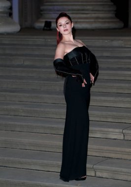 Sofya Asir, 17 Mart 2022 'de İngiltere' nin Londra kentindeki İngiliz Müzesi 'ndeki Ay Şövalyesi prömiyerine katıldı..