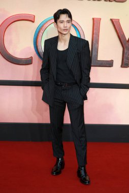 Manny Jacinto, 25 Mayıs 2024 'te Londra, İngiltere' deki Acolyte UK Premiere Odeon Leicester Meydanı 'na katıldı..