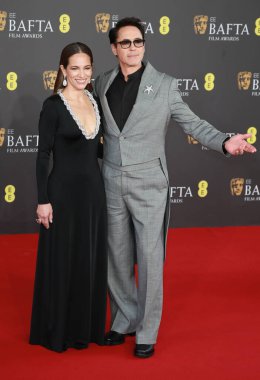 Robert Downey Jr ve Susan Downey, 18 Şubat 2024 'te Londra' daki The Royal Festival Hall 'da düzenlenen 2024 EE BAFTA Film Ödülleri' ne katıldılar..
