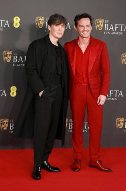 Cillian Murphy ve Andrew Scott, 18 Şubat 2024 'te Londra' daki Royal Festival Hall 'da düzenlenen 2024 EE BAFTA Film Ödülleri' ne katıldılar..