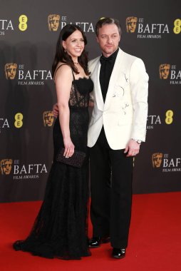  Lisa Liberati ve James McAvoy, 18 Şubat 2024 'te Londra' daki Royal Festival Hall 'da düzenlenen 2024 EE BAFTA Film Ödülleri' ne katıldılar..