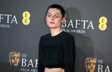Emma Corrin, 18 Şubat 2024 'te Londra' daki Royal Festival Hall 'da düzenlenen 2024 EE BAFTA Film Ödülleri' ne katılmıştır..