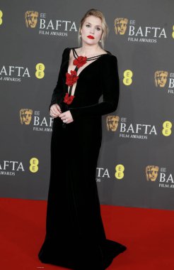 Emerald Fennell, 18 Şubat 2024 'te Londra' daki The Royal Festival Hall 'da düzenlenen 2024 EE BAFTA Film Ödülleri' ne katılır..
