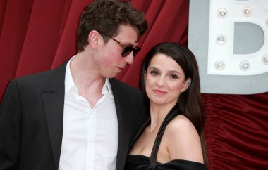 Jamie Bogyo ve Marisa Abela, Odeon Luxe Leicester Meydanı 'ndaki Back To Black' in dünya prömiyerine 8 Nisan 2024 'te Londra' da katıldılar..