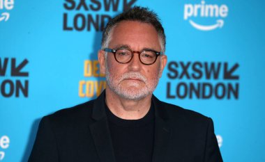 Colin Trevorrow, 4 Haziran 2025 'te Londra' daki Barbican Center 'daki Derin Kapaklı Dünya Prömiyeri' ne katıldı..