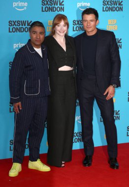 Nick Mohammed, Bryce Dallas Howard ve Orlando Bloom 4 Haziran 2025 'te Londra, İngiltere' deki Barbican Center 'daki Deep Cover World Premiere' e katıldılar..