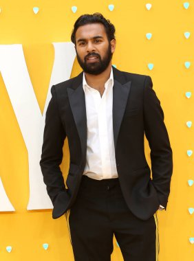 Himesh Patel, 18 Haziran 2019 'da Londra, İngiltere' de bulunan Odeon Luxe Leicester Meydanı 'ndaki dünkü İngiltere prömiyerine katılır..