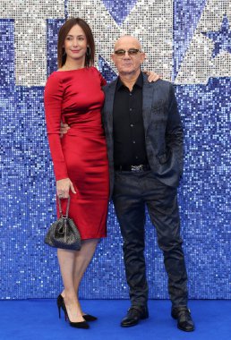 Heather Lynn Hodgins Kidd ve Bernie Taupin 20 Mayıs 2019 'da Londra, İngiltere' deki Odeon Leicester Meydanı 'ndaki Rocketman UK Premiere' e katıldılar..