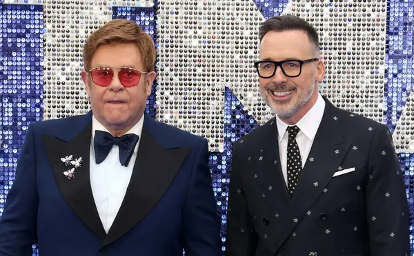 Sir Elton John ve David Furnish, 20 Mayıs 2019 'da Londra, İngiltere' deki Odeon Leicester Meydanı 'ndaki Rocketman UK Premiere' e katıldılar..