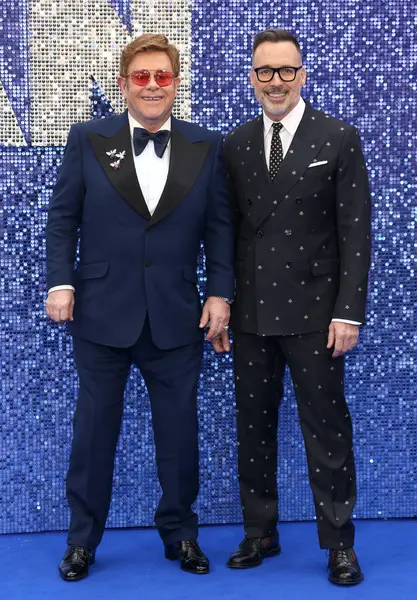 Sir Elton John ve David Furnish, 20 Mayıs 2019 'da Londra, İngiltere' deki Odeon Leicester Meydanı 'ndaki Rocketman UK Premiere' e katıldılar..