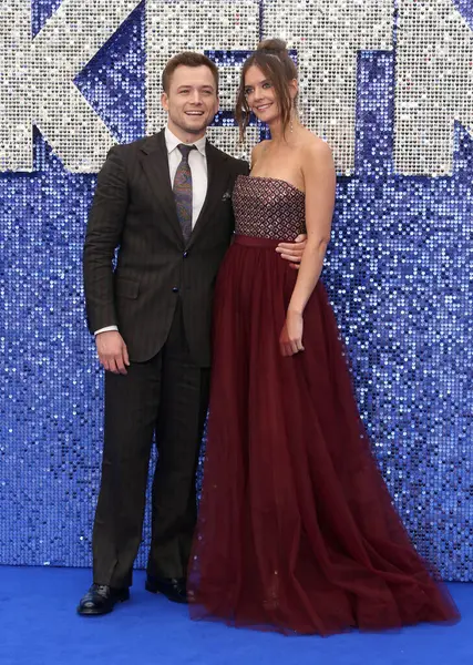 Taron Egerton ve Emily Thomas 20 Mayıs 2019 'da Londra, İngiltere' deki Odeon Leicester Meydanı 'ndaki Rocketman UK Premiere' e katıldılar..