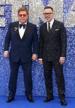 Sir Elton John ve David Furnish, 20 Mayıs 2019 'da Londra, İngiltere' deki Odeon Leicester Meydanı 'ndaki Rocketman UK Premiere' e katıldılar..