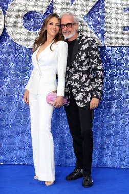 Liz Hurley ve Patrick Cox 20 Mayıs 2019 'da Londra, İngiltere' deki Odeon Leicester Meydanı 'ndaki Rocketman UK galasına katıldılar..