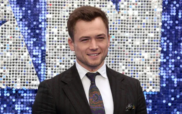 Taron Egerton, 20 Mayıs 2019 'da Londra, İngiltere' deki Odeon Leicester Meydanı 'ndaki Rocketman UK galasına katılır..