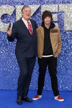 Stephen Fry ve Elliott Spencer 20 Mayıs 2019 'da Londra, İngiltere' deki Odeon Leicester Meydanı 'ndaki Rocketman UK galasına katıldılar..