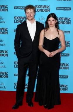 Solly Mcleod ve Agnes O 'Casey 7 Haziran 2025' te Londra, İngiltere 'deki Barbican Center' da Chuck 'ın Yaşamı' nın galasına katıldılar..
