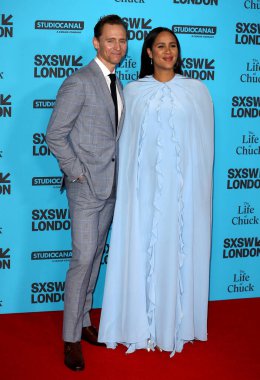 Tom Hiddleston ve Zawe Ashton 7 Haziran 2025 'te Londra, İngiltere' deki Barbican Center 'da Chuck' ın Yaşamı 'na katılırlar..