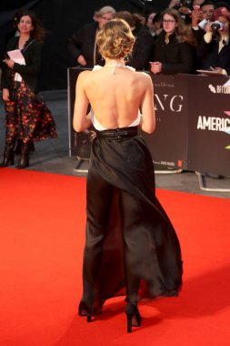 Lily-Rose Depp, İngiltere 'nin başkenti Londra' da 3 Ekim 2019 'da Odeon Luxe Leicester Meydanı' nda düzenlenen 63..