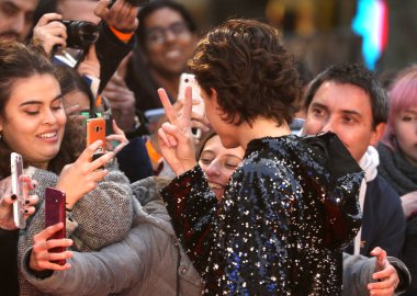 Timothee Chalamet, İngiltere 'nin başkenti Londra' da 3 Ekim 2019 'da Odeon Luxe Leicester Meydanı' nda düzenlenen 63..
