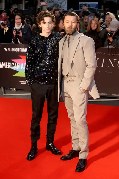 Timothee Chalamet ve Joel Edgerton, İngiltere 'nin başkenti Londra' da 3 Ekim 2019 'da Odeon Luxe Leicester Meydanı' nda düzenlenen 63..